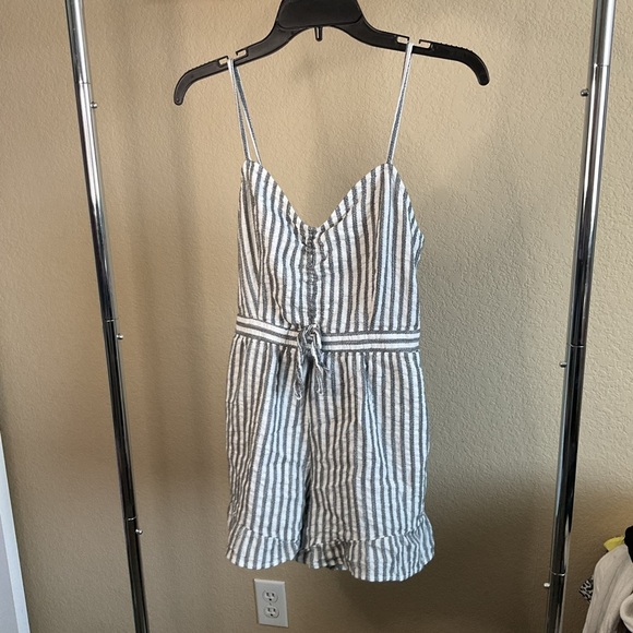 American Eagle Womens Smocked Back Striped Romper‎ Shorts Jumpsuit Size Small - Picture 1 of 6